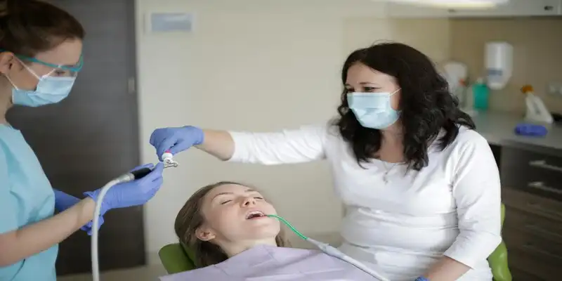تعرف على أفضل أنواع حشو الاسنان المميزات والعيوب تعرف على أفضل أنواع حشو الاسنان المميزات والعيوب